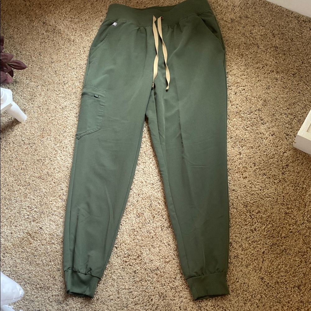 FIGS Green Jogger Scrubs